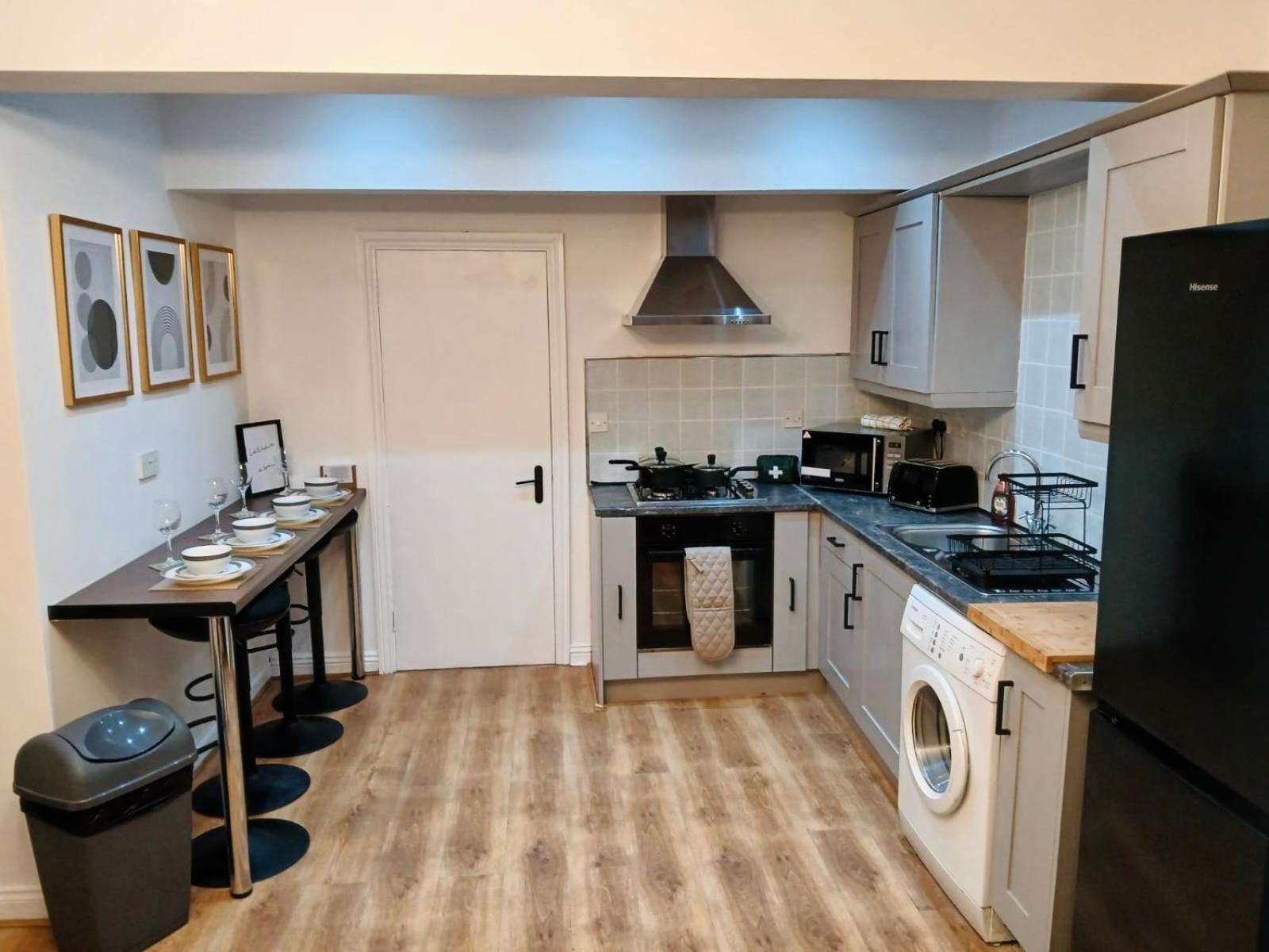 The Hallmark Flat Apartment *